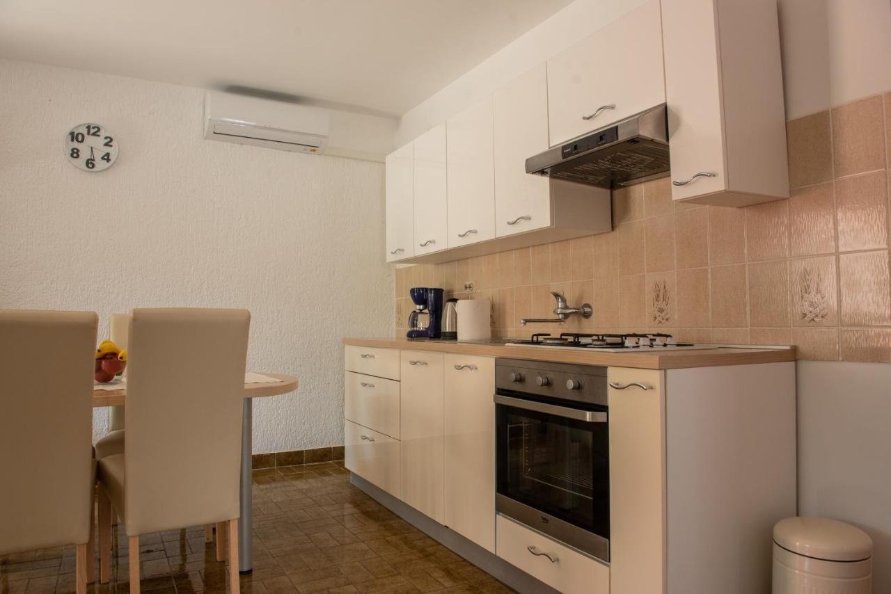 Apartman Bozica Vir Exteriör bild