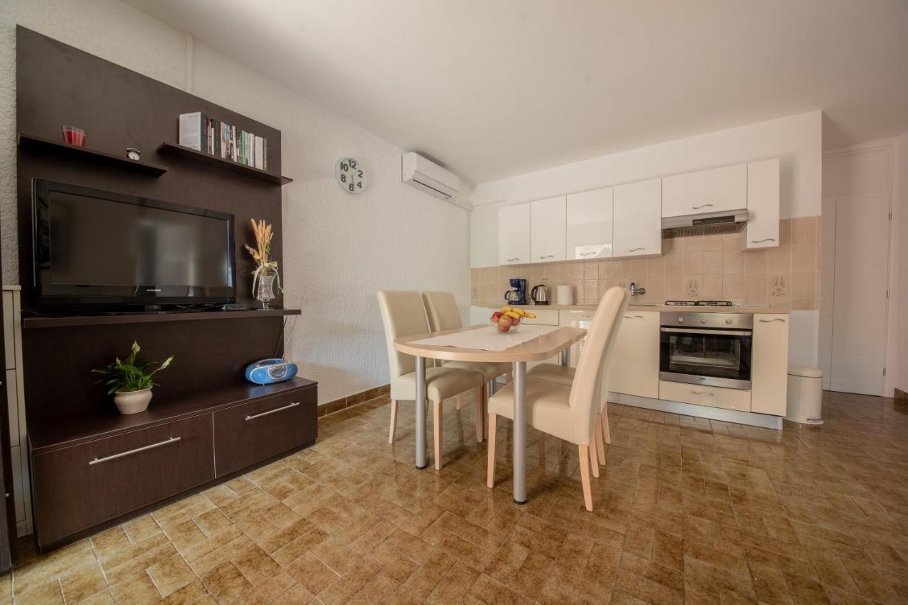 Apartman Bozica Vir Exteriör bild