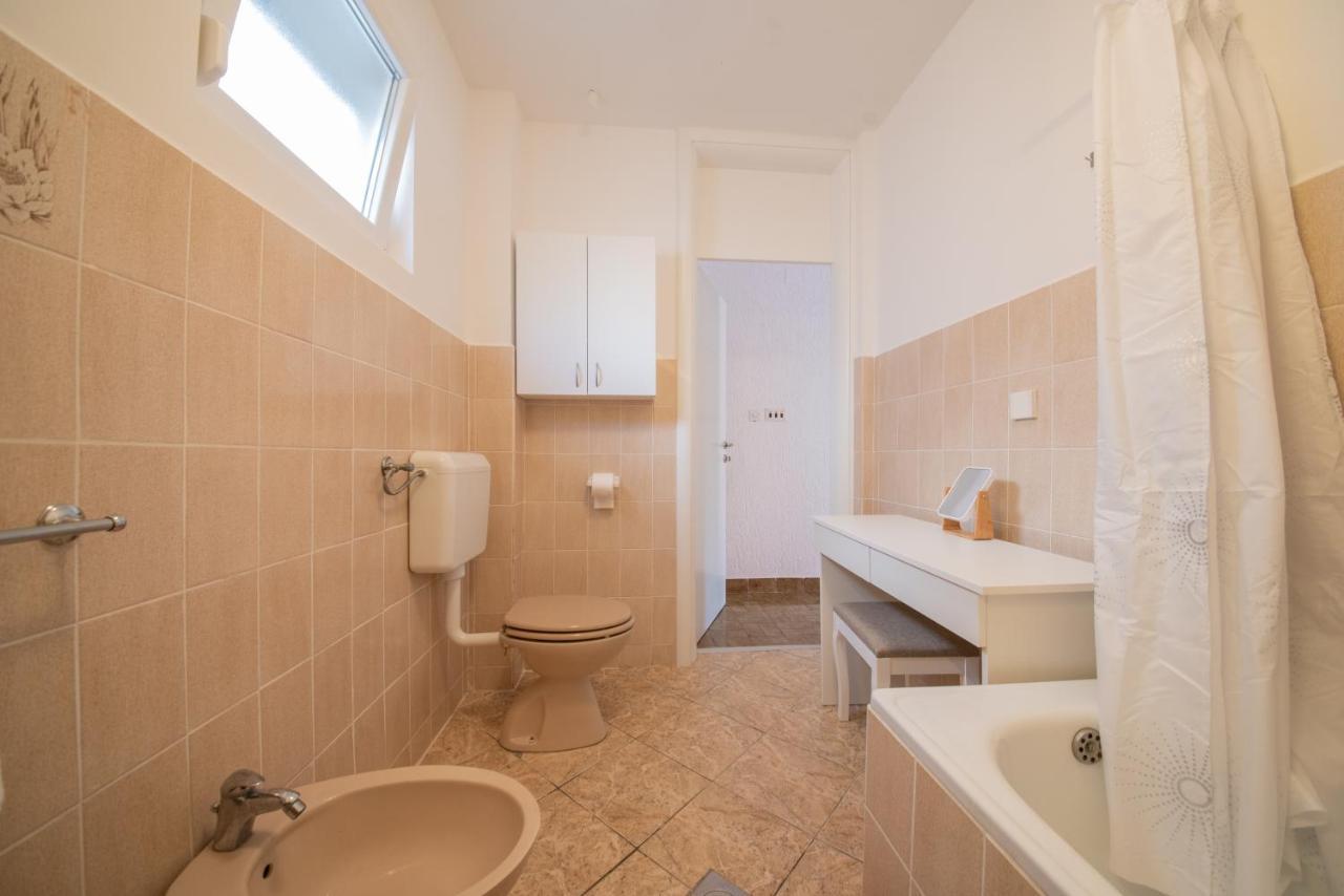Apartman Bozica Vir Exteriör bild