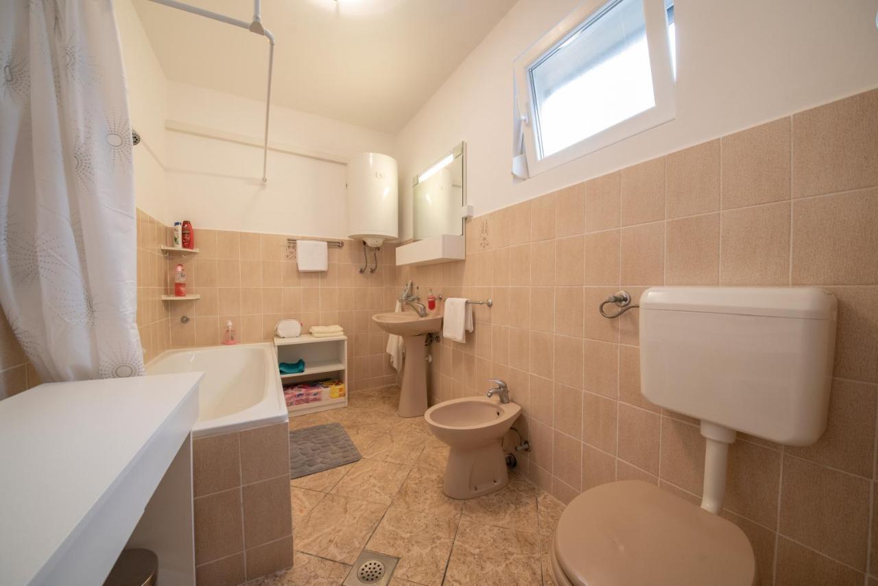 Apartman Bozica Vir Exteriör bild